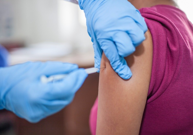 牛痘、卡介苗疤痕難分辨？打過牛痘疫苗是猴痘「無敵星星護體」證明？