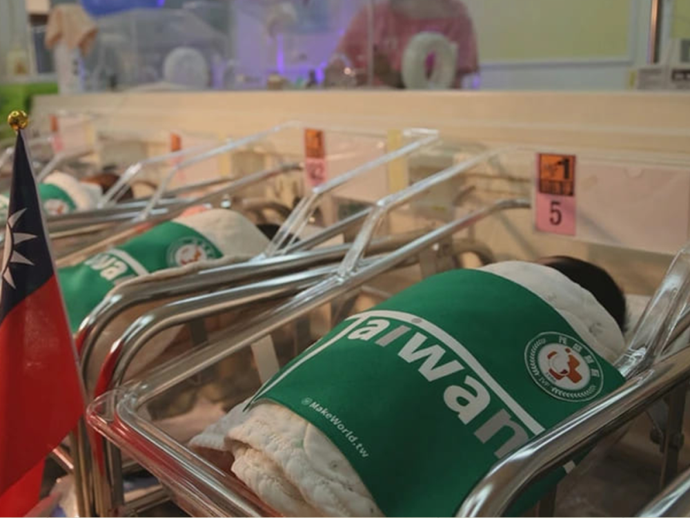 國慶寶寶10點10分準時出生！喜獲「Taiwan in」毛巾