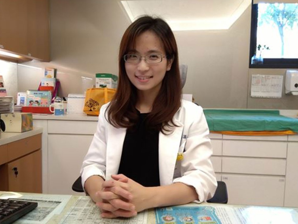 強迫小嬰兒吸吮「口罩式奶嘴」？醫師：千萬母湯，有窒息之虞！